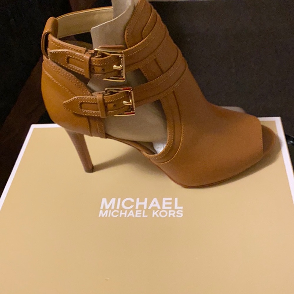 Micheal Kors peep toe bootie